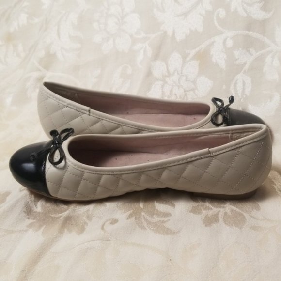 White Mountain White Quilted Black Toe Flats - Picture 1 of 3